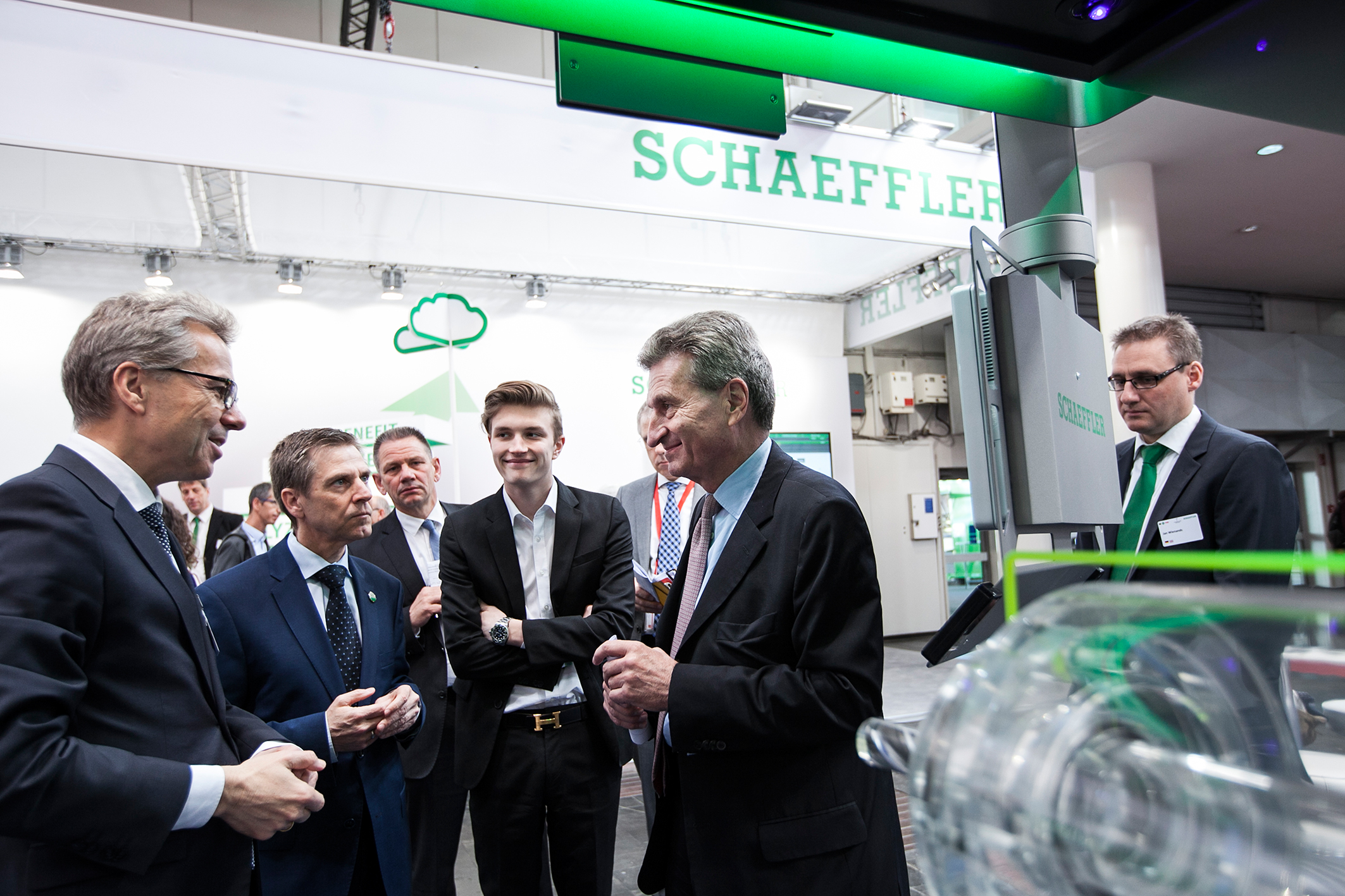 歐盟專員參觀舍弗勒展臺(tái)